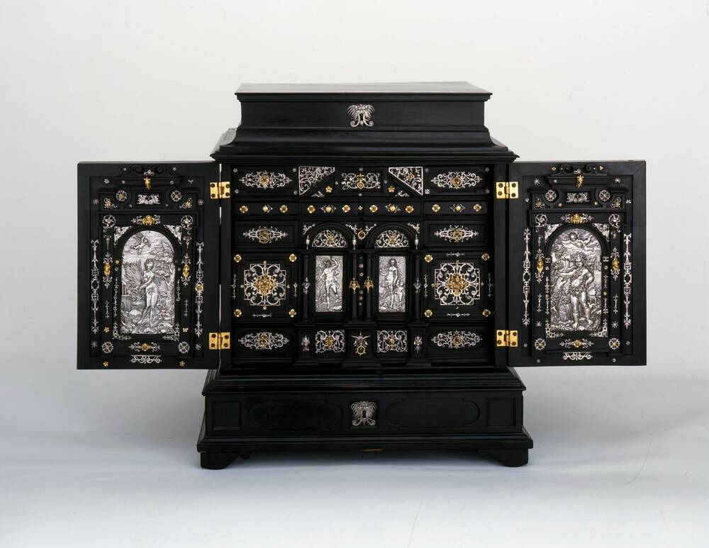Kunstkammer cabinet