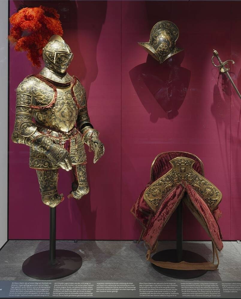 Prunkharnisch mit Kürisssattel und Morion