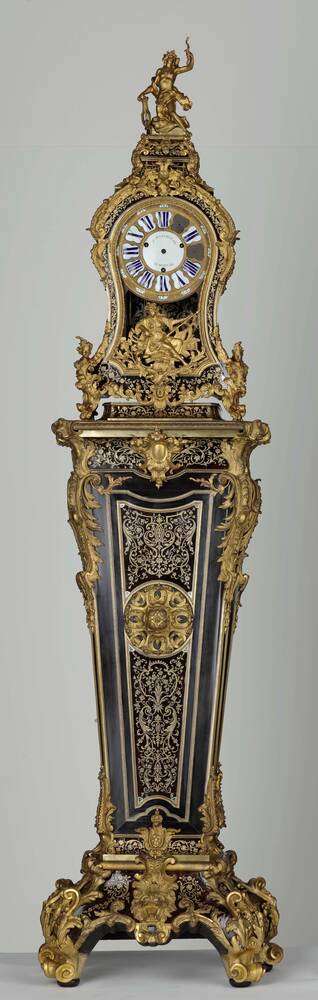 Apollo-Pendule auf Piedestal mit Rosetten-Beschlag