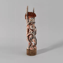 Malanggan-Schniterei, Ahnenfigur