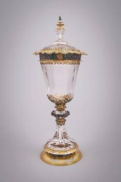 Bergkristallpokal mit Emaildekor