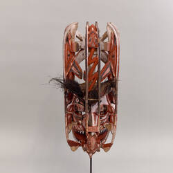 Malanggan-Schnitzerei: Prunkmaske