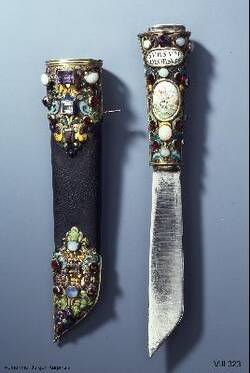 Tscherpermesser mit Lederscheide (Bergmannsgarnitur Johann Georgs II.)