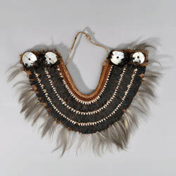 Brustschmuck